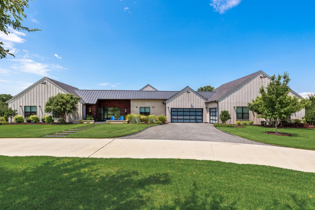 PRIVATE GATED MODERN ARCHITECTURAL ESTATE - photo 6