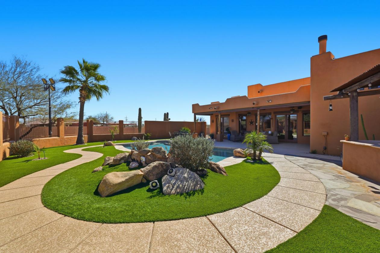 Desert Hills Luxury horse property on over an acre - photo 23