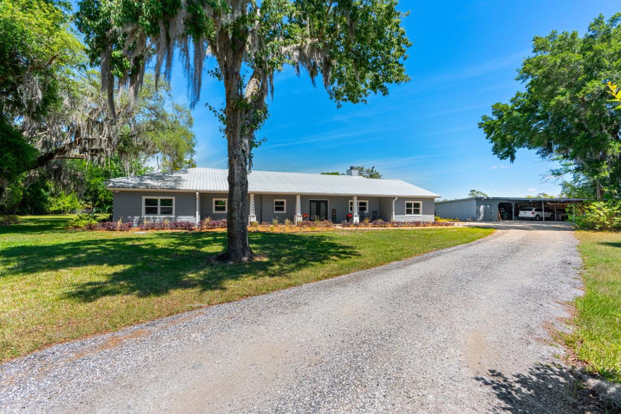 Lakefront Equestrian Estate: Pool, Barn & Pasture - photo 1