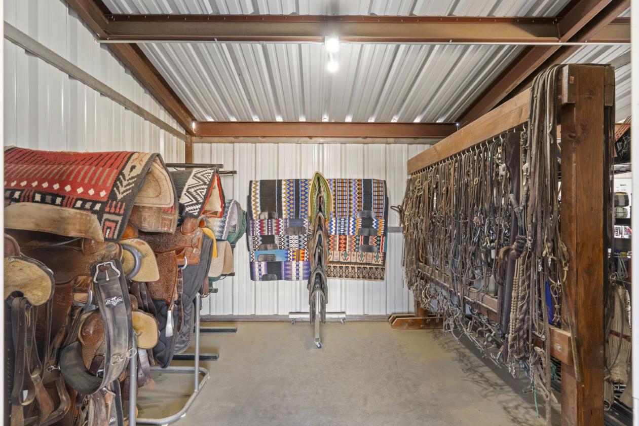 HORSE ENTHUSIAST'S RANCH - ULTIMATE WINTER RETREAT - photo 11