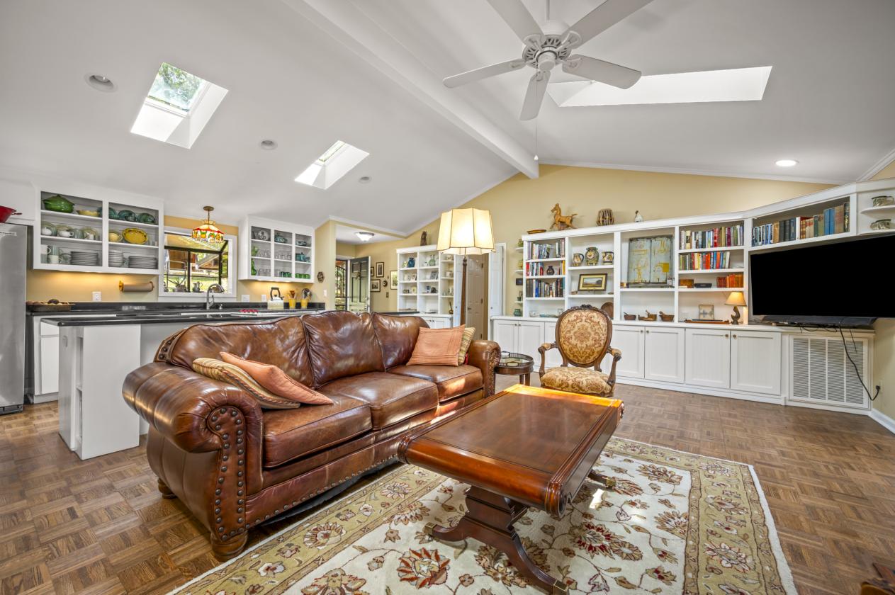 Mountain Views, Privacy, Trails, Updated Home - photo 7