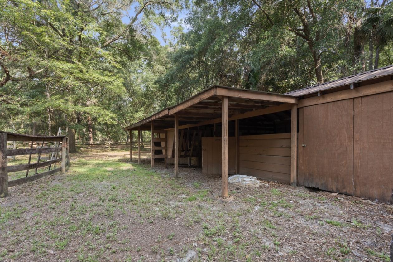 Luxury lake estate with acreage and horse stalls - photo 23