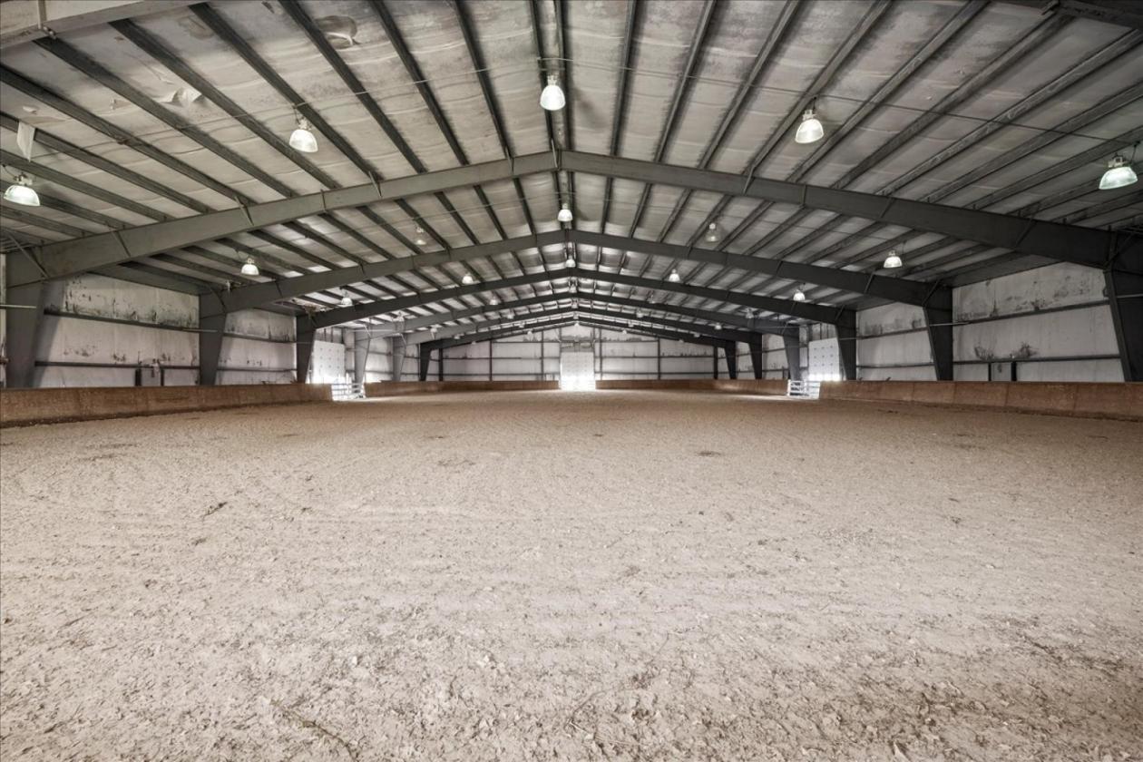 ST. CLAIR - 40 ACRE - 27 STALL - INDOOR ARENA - photo 16