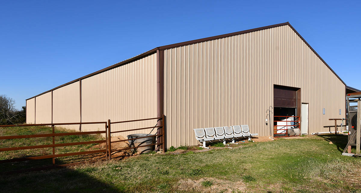 Beautiful Horse Farm with Huge riding arena and a beautiful... Ava