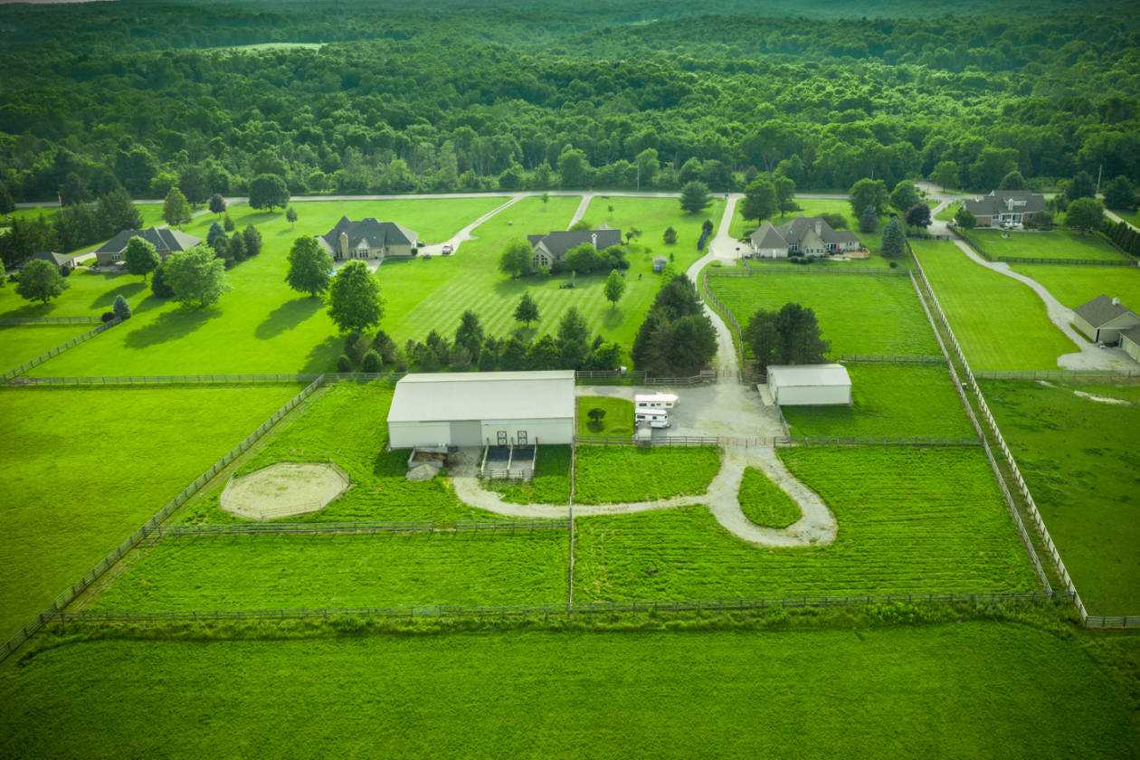 HORSE Lover's Dream close to amenities, 4.34 Acres with 2