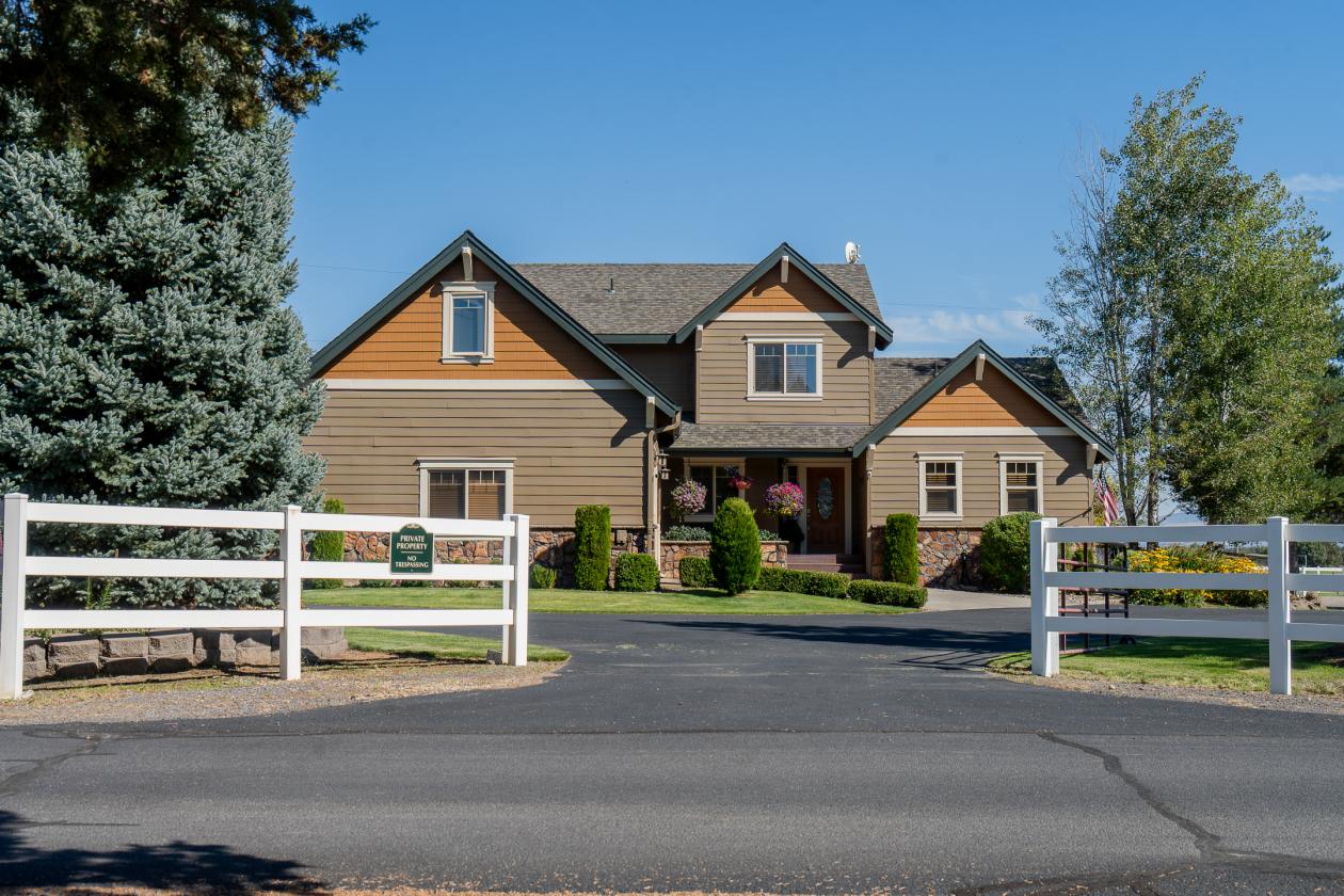 Horse Farm & Equestrian Estate in Bend - photo 1