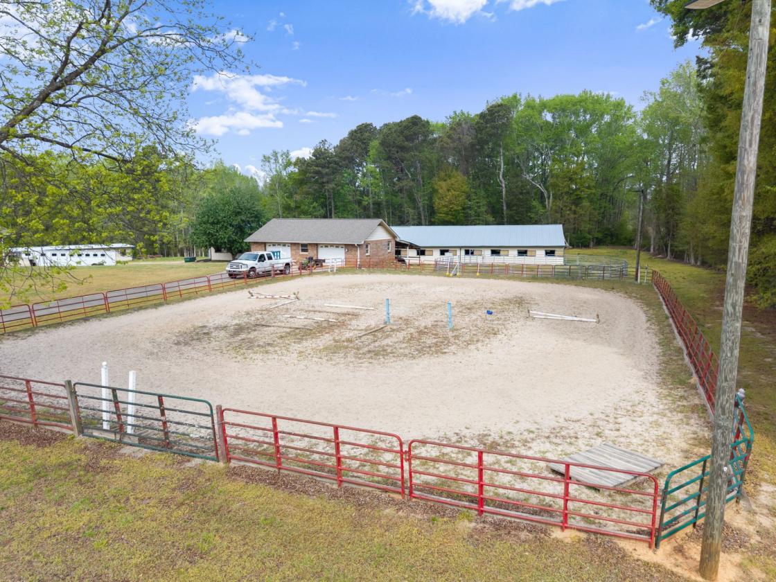 Beautiful Equestrian Estate on 19.8 Acres - photo 11