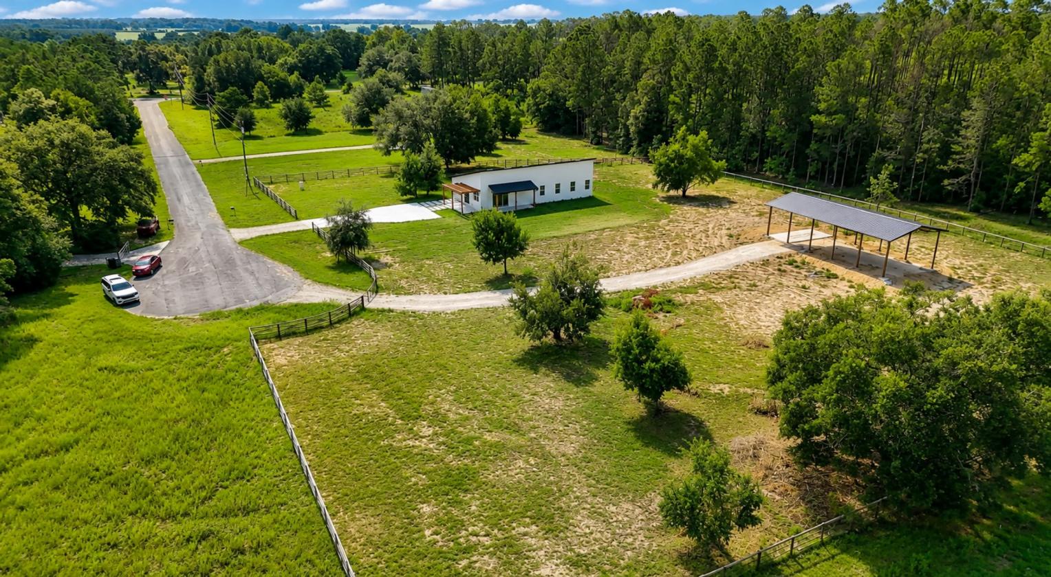 MODERN EQUESTRIAN RETREAT WITH SWEEPING PASTURE VI - photo 8