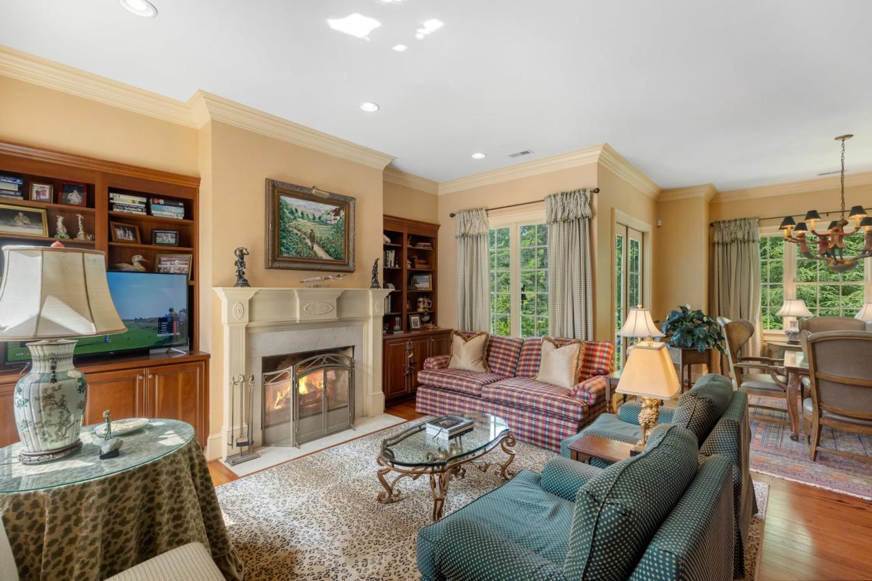 Luxury Equestrian Estate Bordering National Forest - photo 17