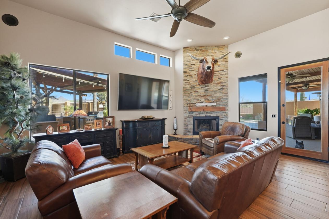 Desert Hills Luxury horse property on over an acre - photo 11