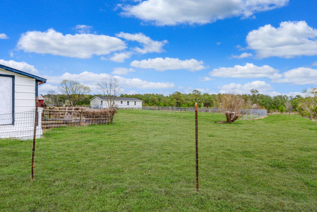 Over 25 ACRE Horse Farm in Eastern NC! Two 11Stall... Richlands
