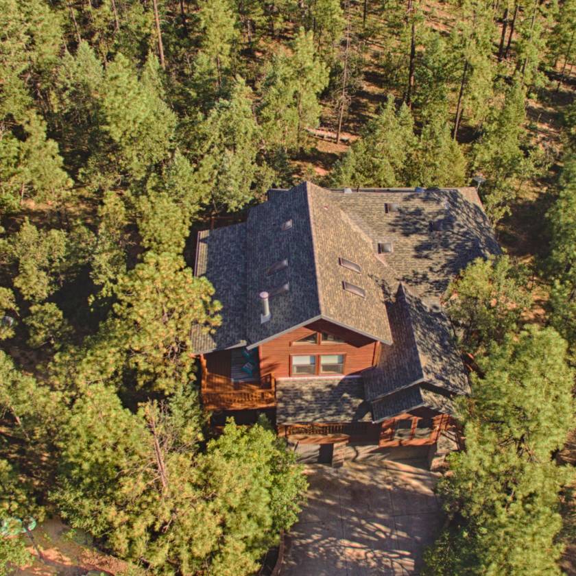 Extravagant Horse property 4 BR home on 2.5 acres in... Lakeside