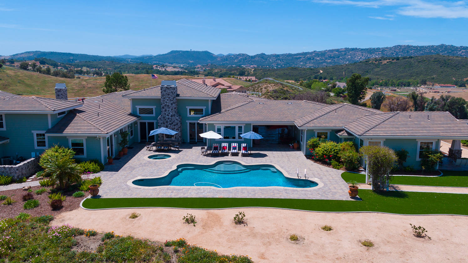 Amazing property located in the beautiful equestrian estate area of