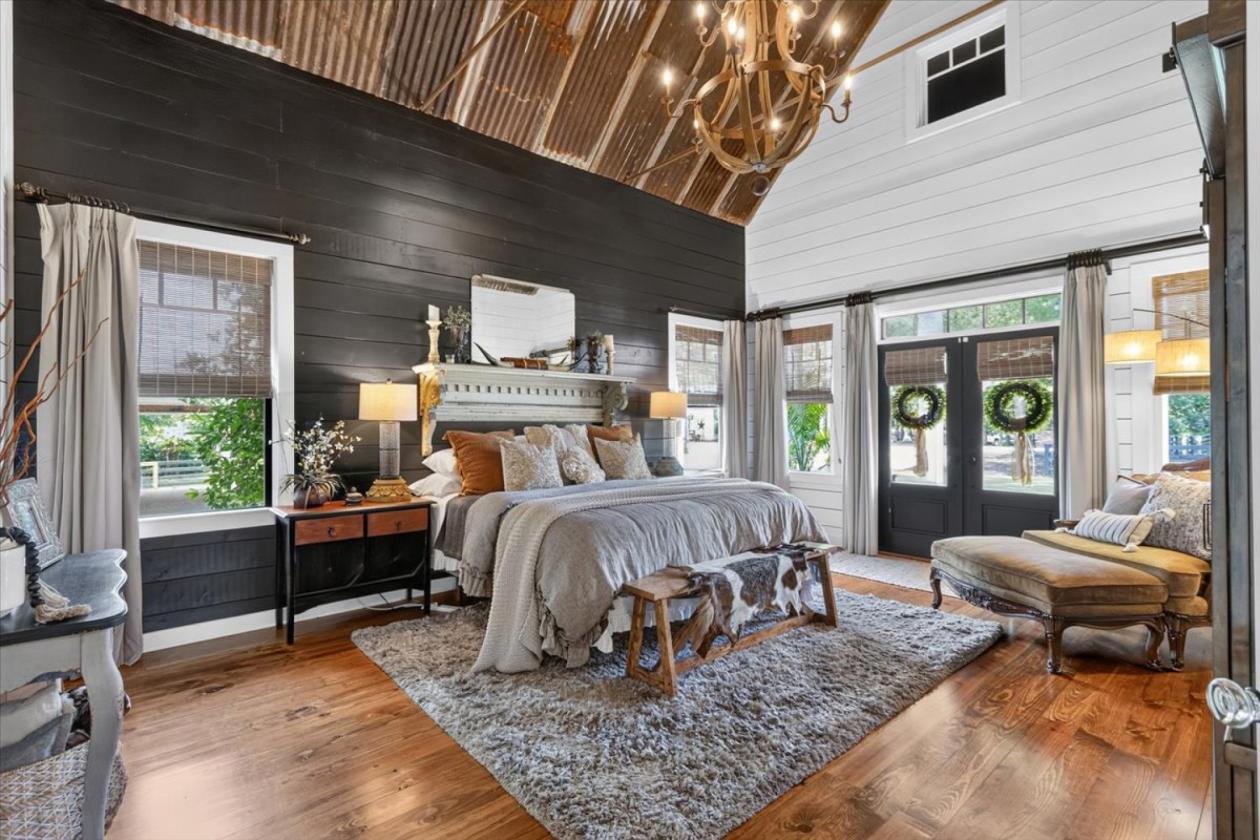 Luxury equestrian estate with 2 guest quarters - photo 21