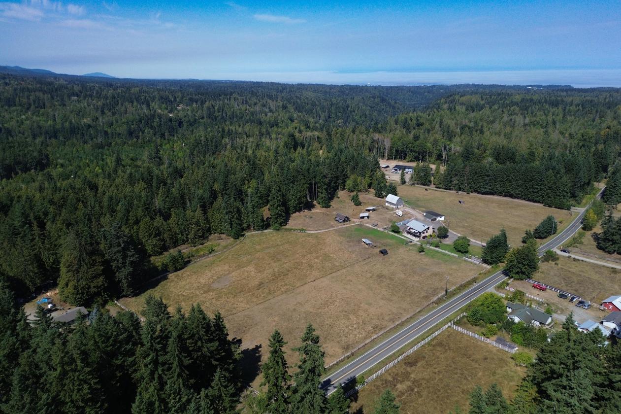 18+ Acre Turn-Key Ranch With Mountain Views - photo 15