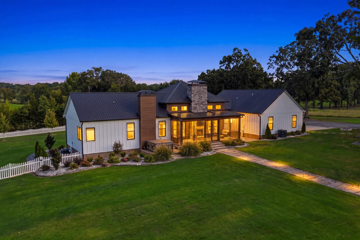 Luxury Horse Estate | Pool, Barn, Shop +28-71 Ac - photo 11