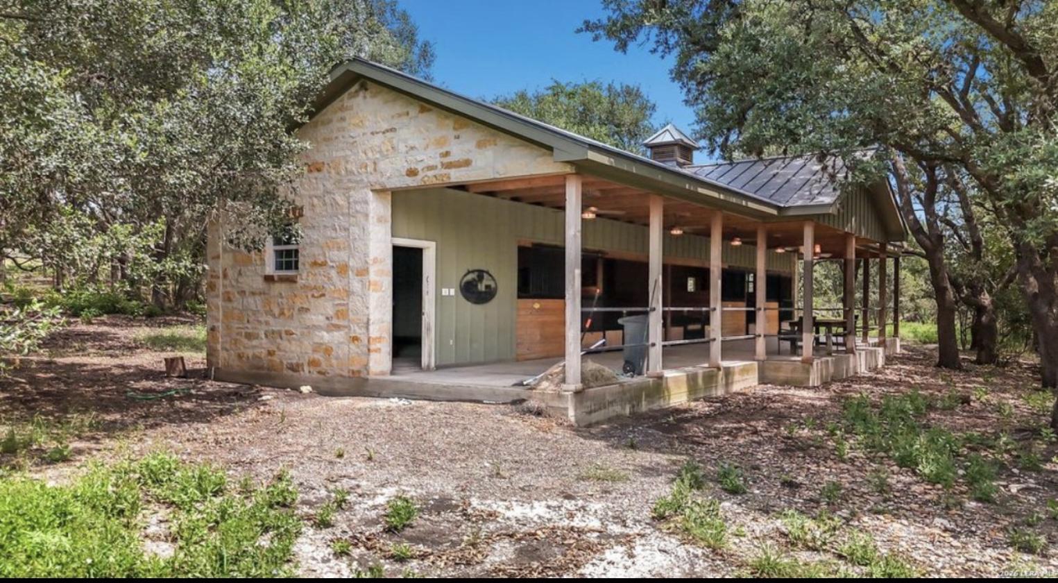 Texas Hill Country Estate | Barn & Riding Trails - photo 25
