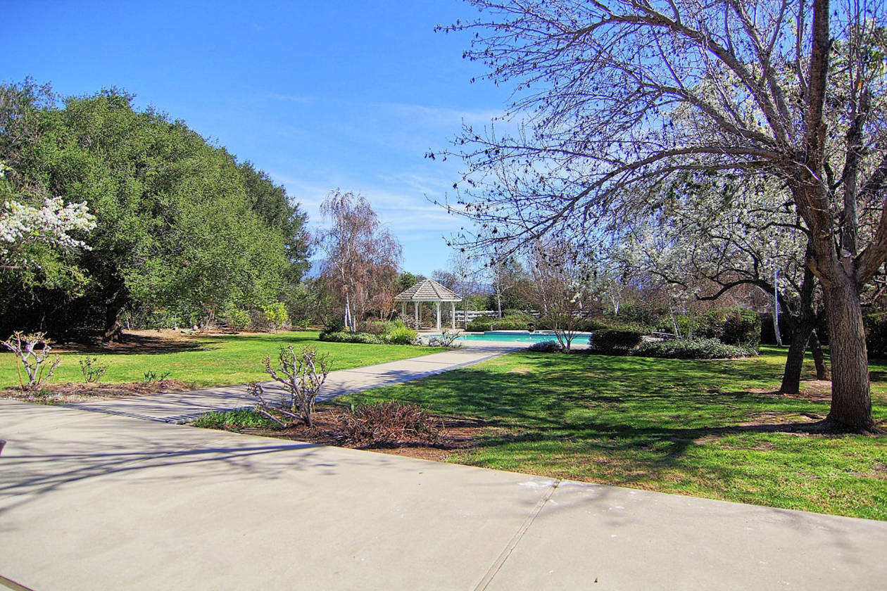 Equestrian estate on 2.77 acres / Direct access to horse... Ojai, Ventura County, California