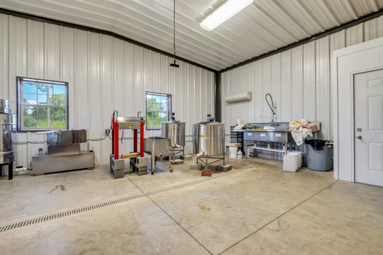 Horse property with gorgeous views - photo 29