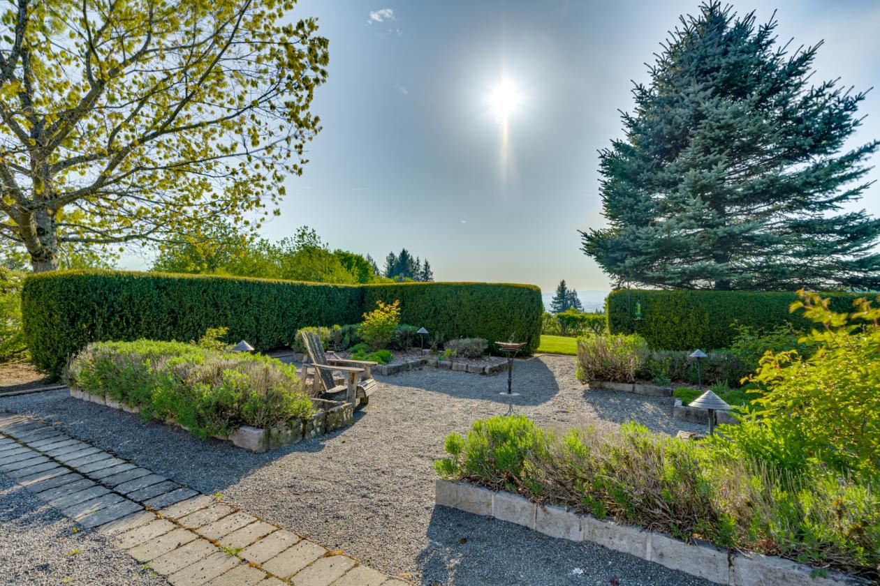 Gated 25-acre equestrian estate with sweeping Mt. - photo 14