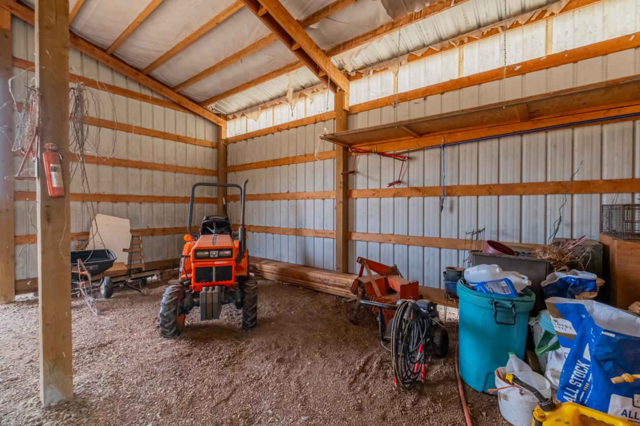 Oregon horse and hobby farm near town - photo 6