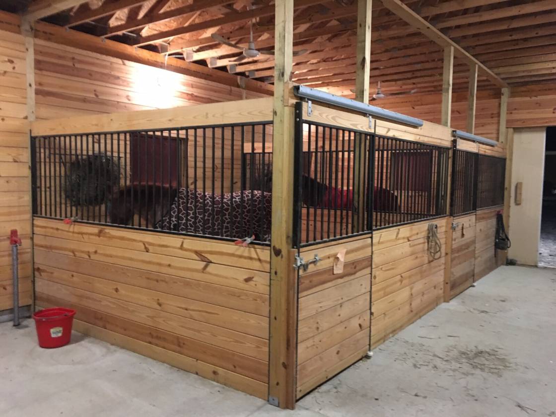 Beautiful Equestrian Property with Stables/Horse Farm for Sale in