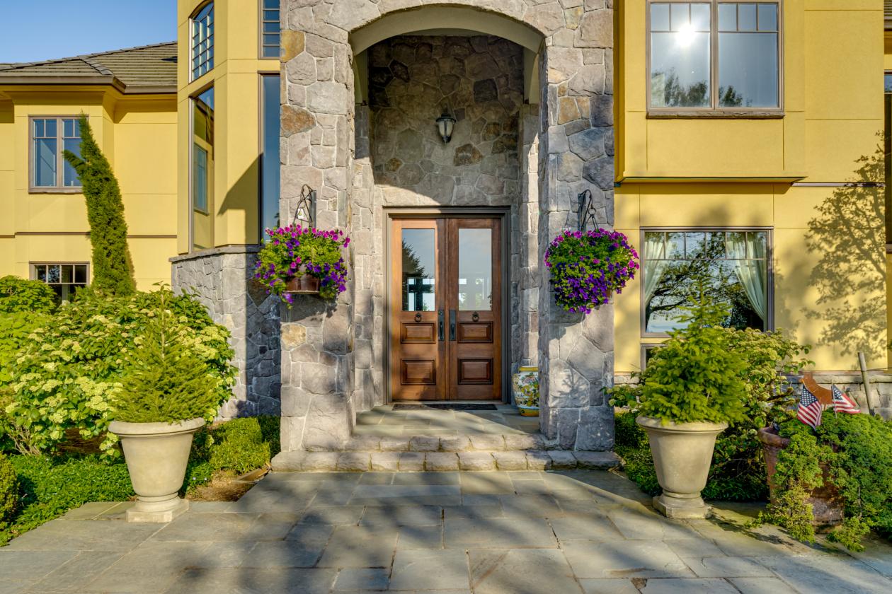 Gated 25-acre equestrian estate with sweeping Mt. - photo 2