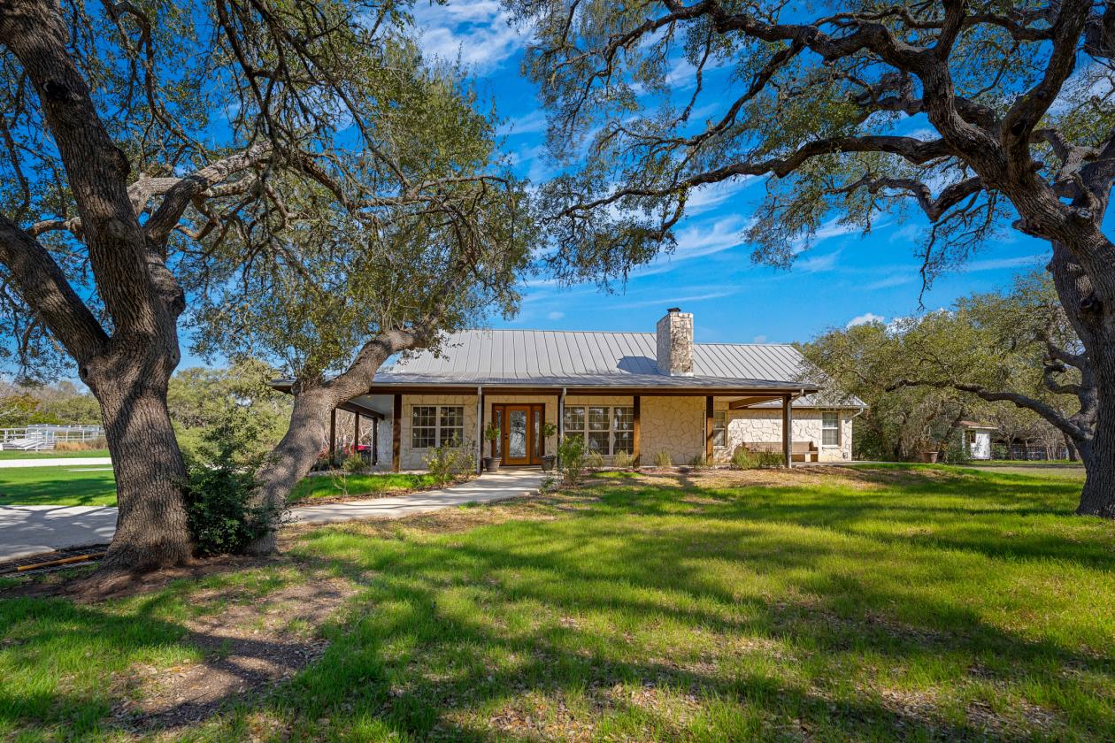 19.99 Acres With 2 Homes, Ideally Fenced - photo 1