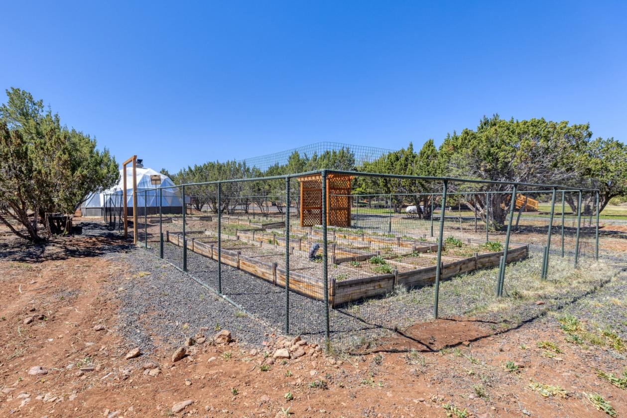 4-STALL BARN, 10 ACRES, RV HOOKUPS, HOME - photo 18