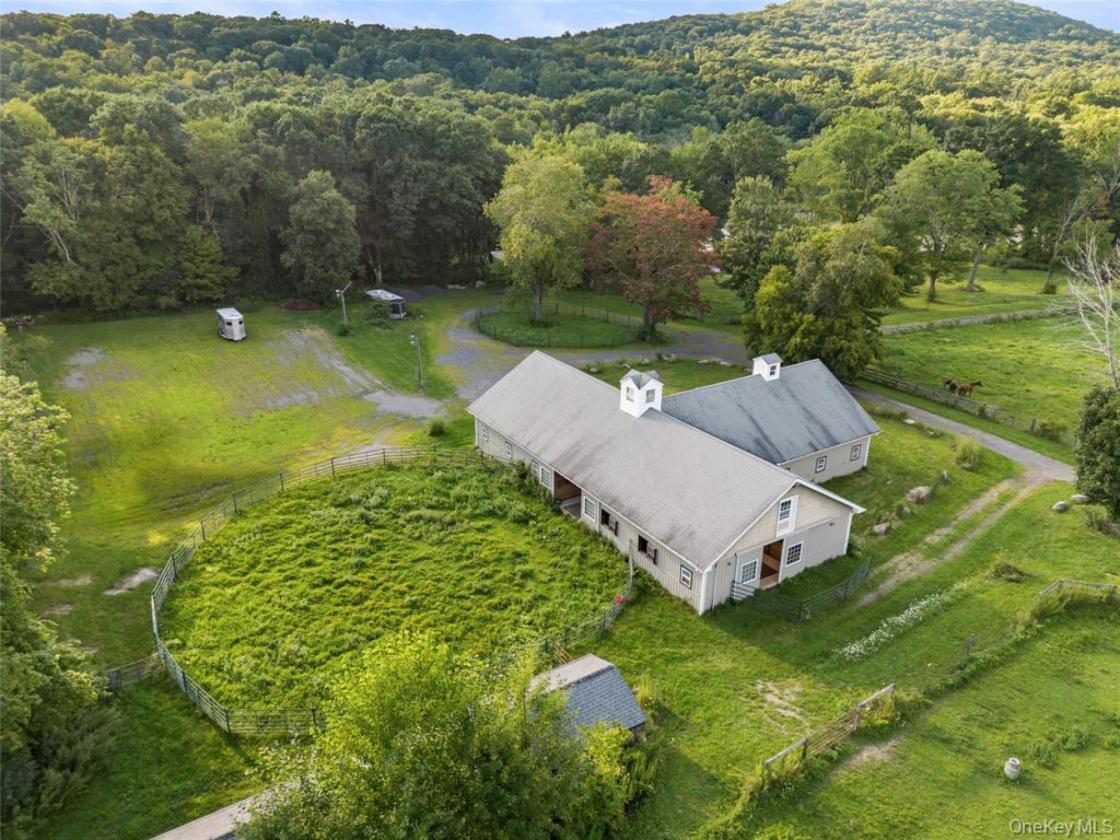 Spectacular 100+ Acre Equestrian Estate - photo 9