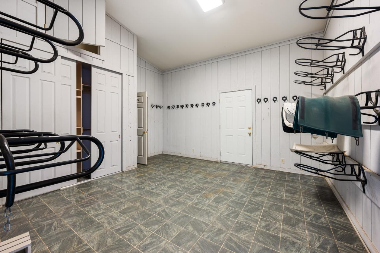 Beautiful equestrian compound on 9.29 acres - photo 28