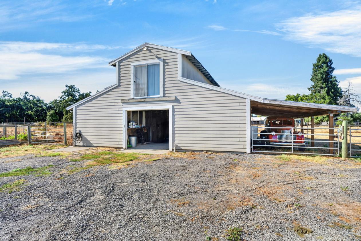 Horse property for sale with an ADU - photo 25
