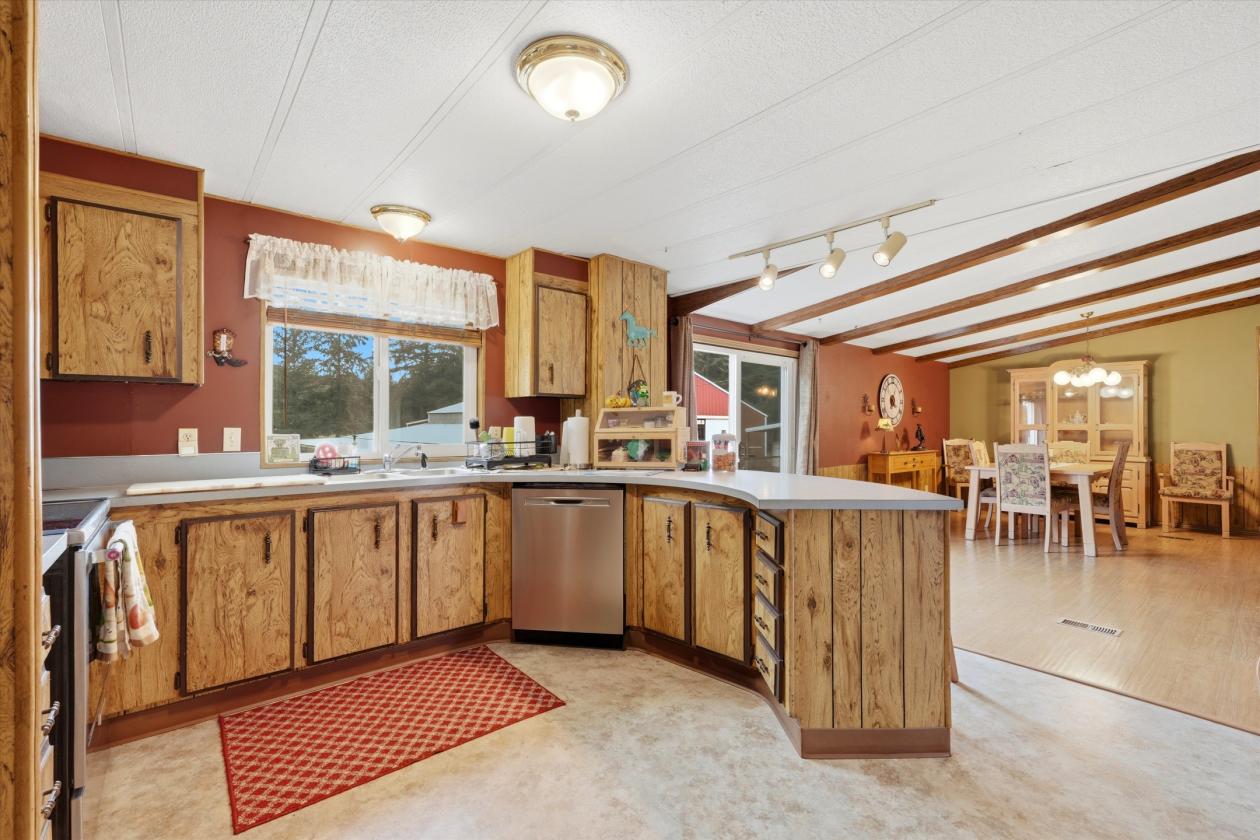 9.11 Acres with 8 Stall barn & Indoor Arena! - photo 6