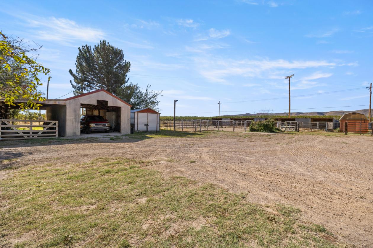 7 ACRE HORSE PROPERTY WITH THREE HOUSES - photo 16