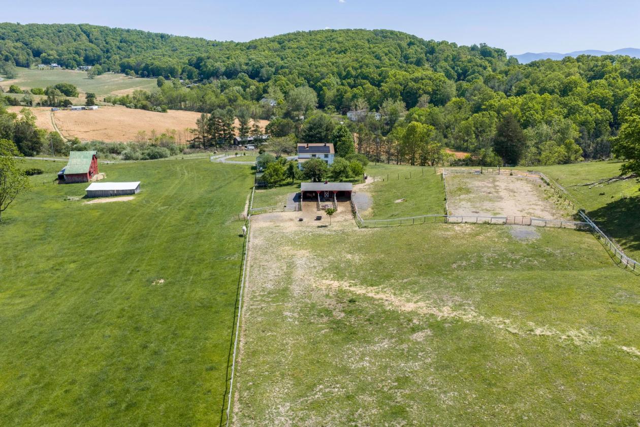 Beautiful Horse Property on 16.13 Acres - photo 6