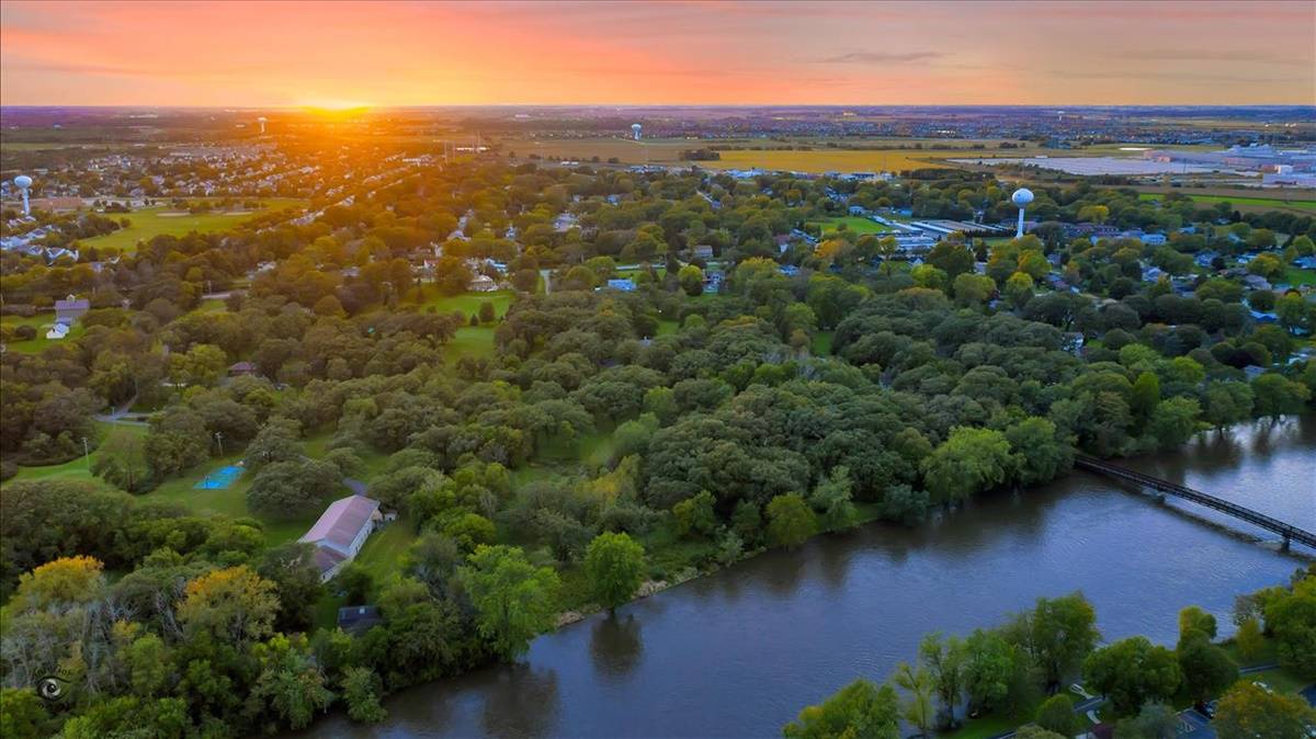 Fox River Front Property near Oswego Illinois Oswego, Kendall County