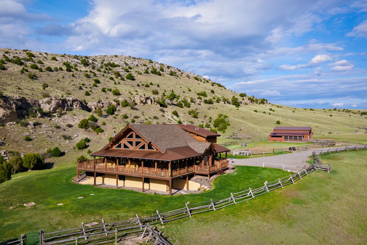 Dream log home on 20 Acres - Fenced & Ready - photo 7