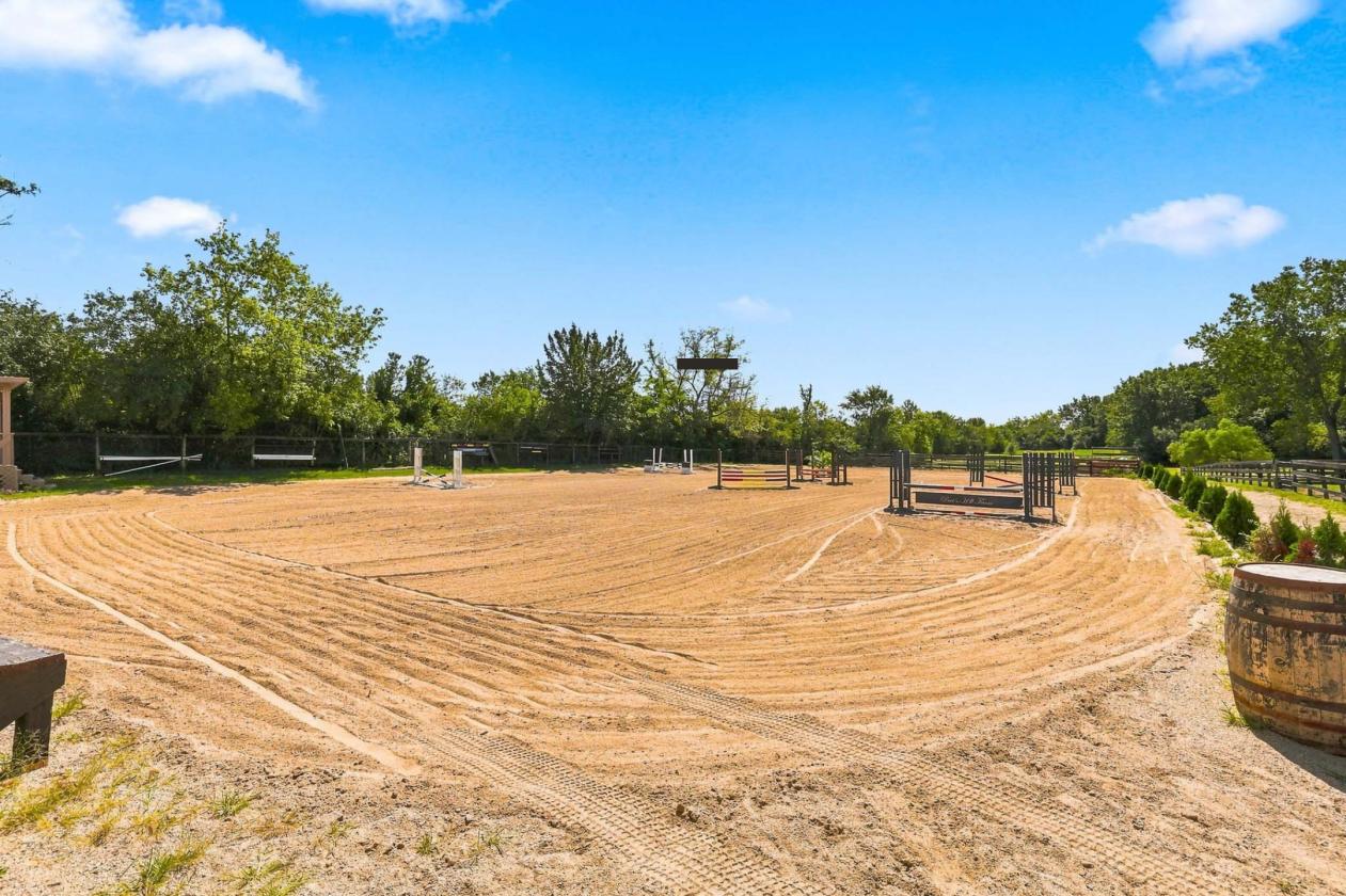 Established Equestrian Estate on 10 Acres - photo 8