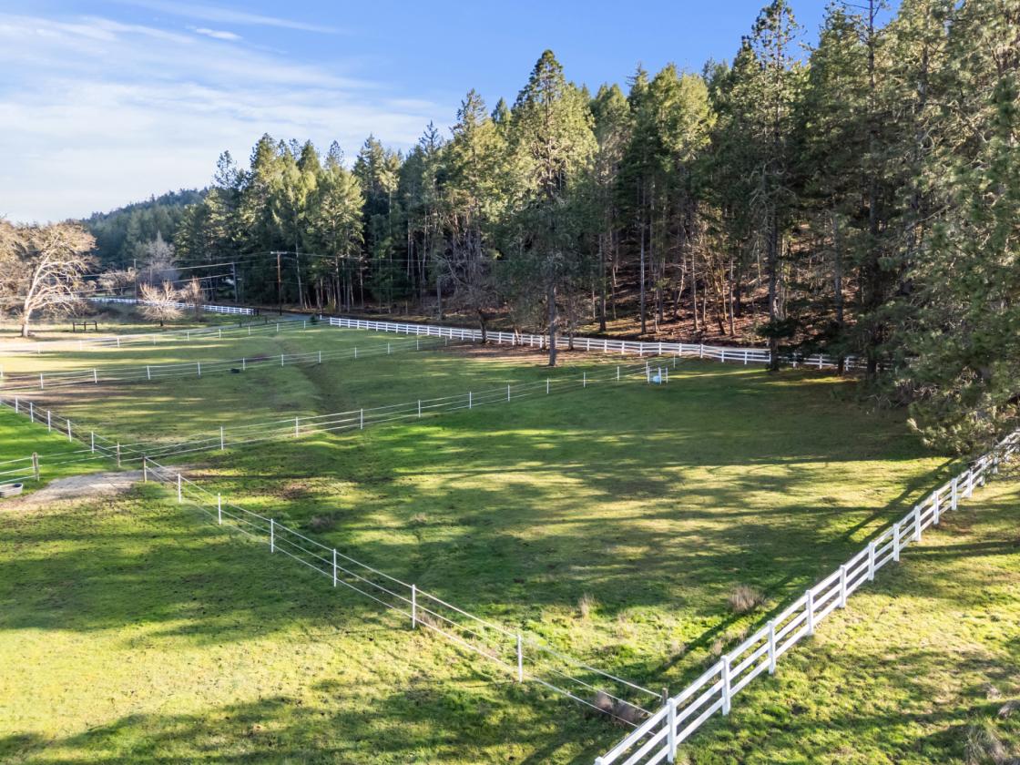 Amazing Horse Property in Southern Oregon - photo 12