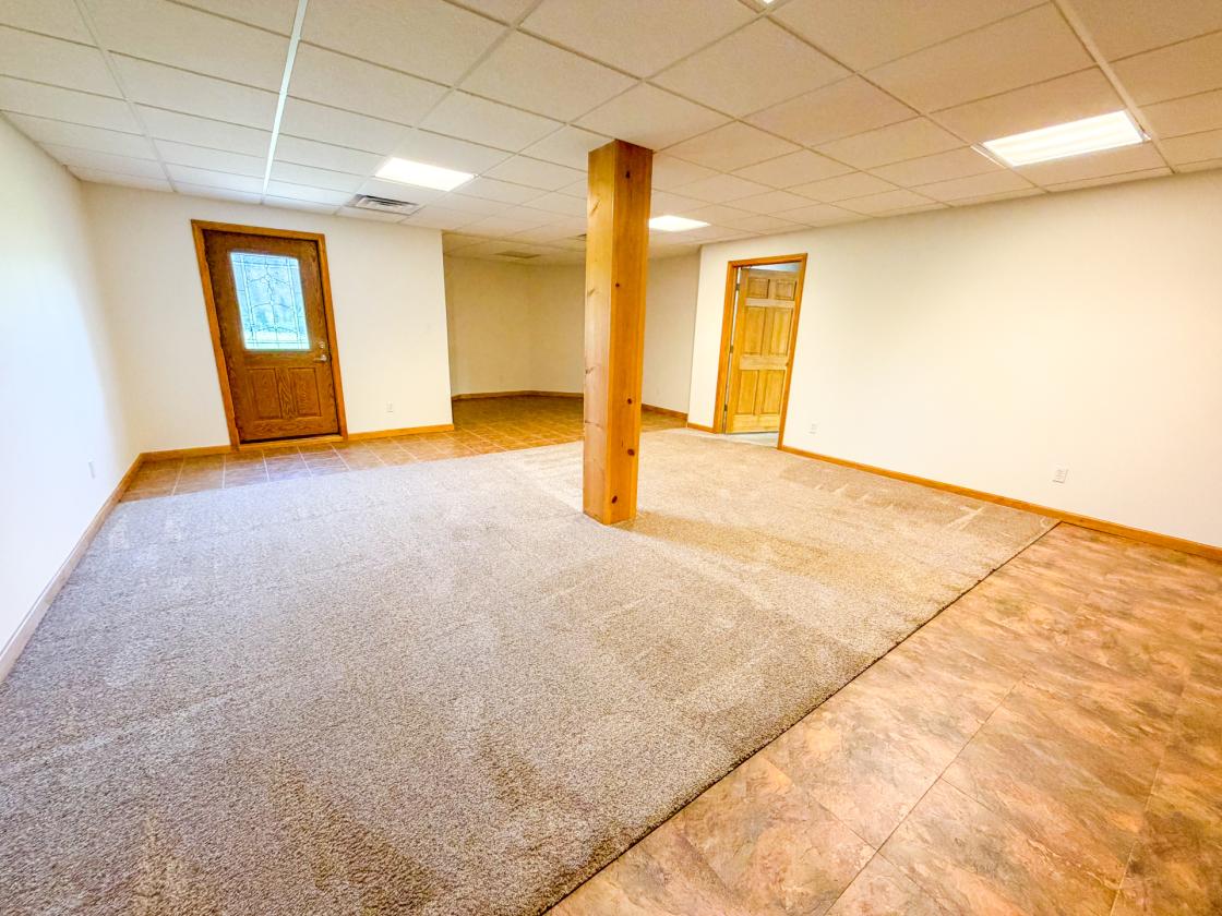 Traditional Ranch with Basement and Barn - photo 28