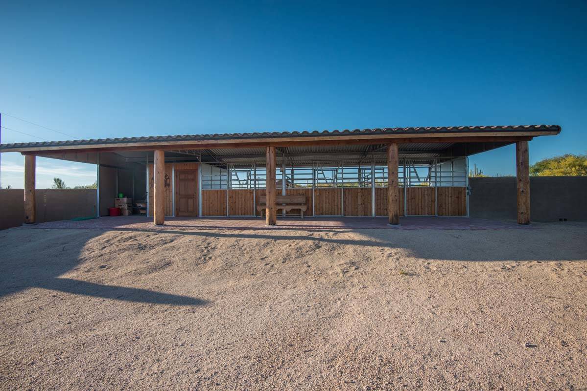 STUNNING RESORT HORSE PROPERTY IN PRIME NORTH SCOTTSDALE WITH GUEST