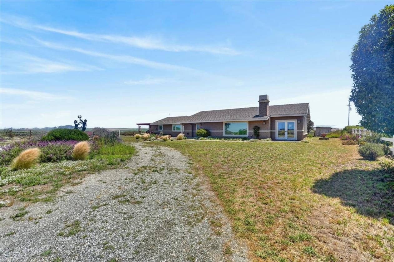 Spectacular horse property with ocean views! - photo 1