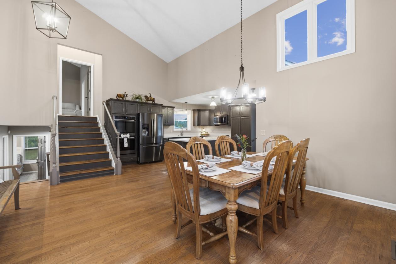 Remodeled Farmhouse in Private Community - photo 5