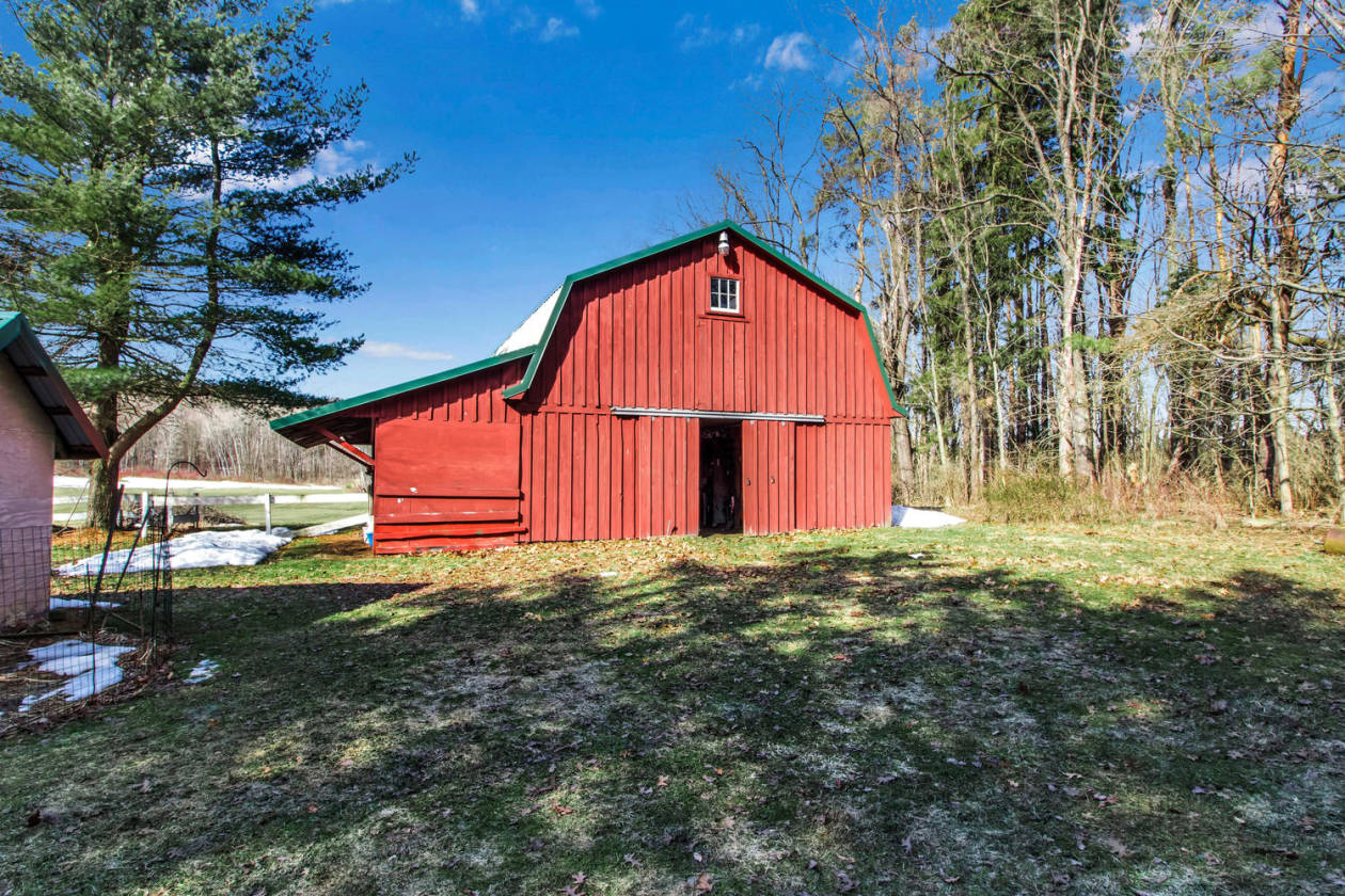Beautiful Country Ranch w/ 24 Horse Barn, Pond, 25 Acres Cherry