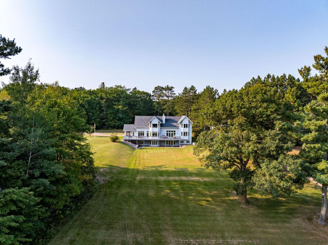 Turnkey Country Estate with Barns, Pasture & Eques - photo 9