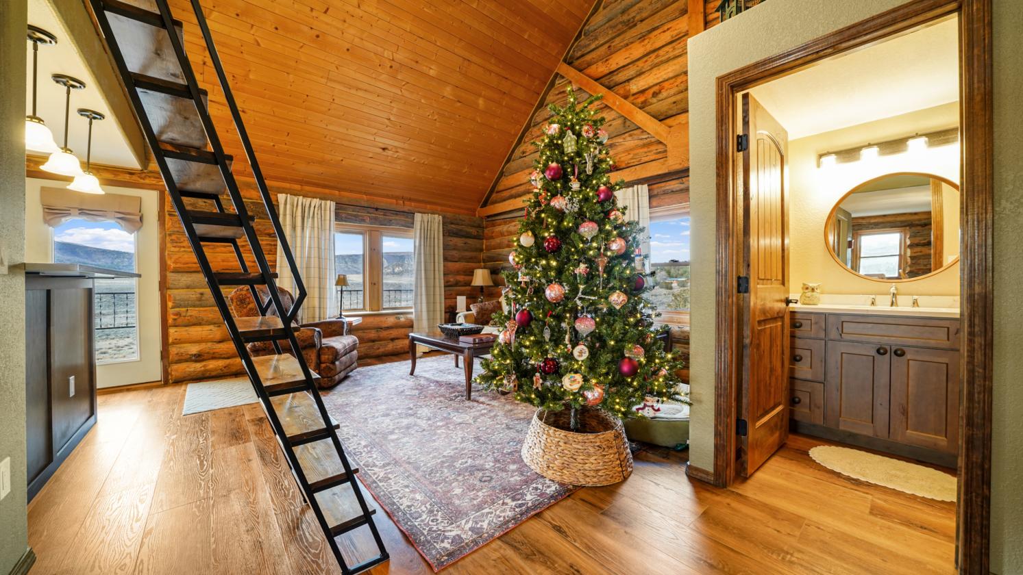 Rustic Log Cabin with Panoramic Views - photo 7