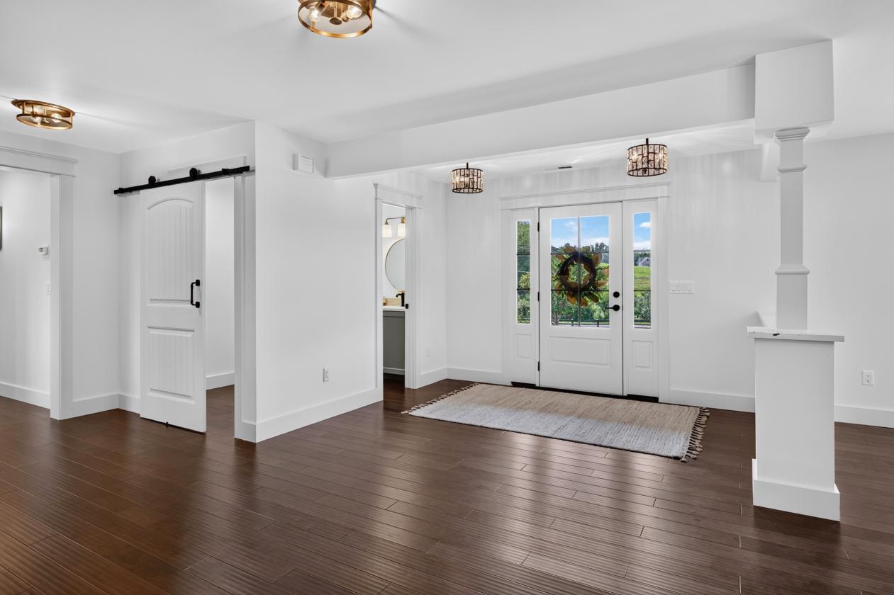 Luxury home with room for horses! - photo 7