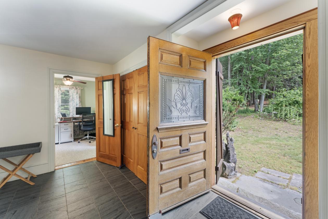 Exceptional Colonial with 2-Stall Barn on 6.22 Acres - photo 3