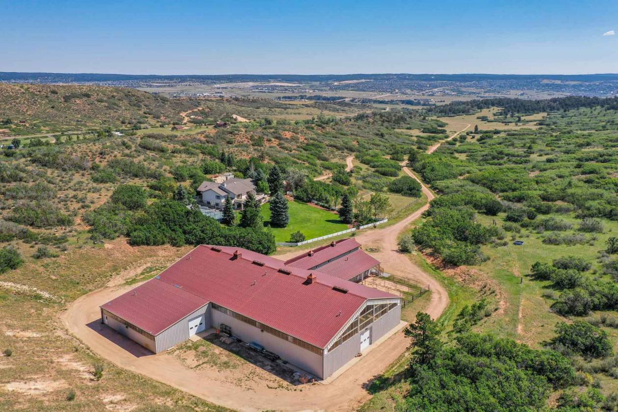 Equestrian Estate with Luxury Contemporary Home & Indoor Riding Arena - photo 2