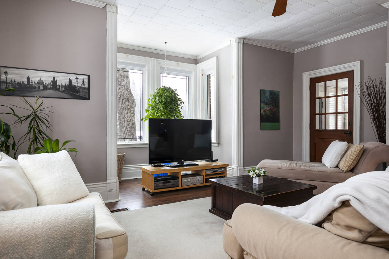 Horses are at this Farmhouse Retreat! Meaford, Grey County